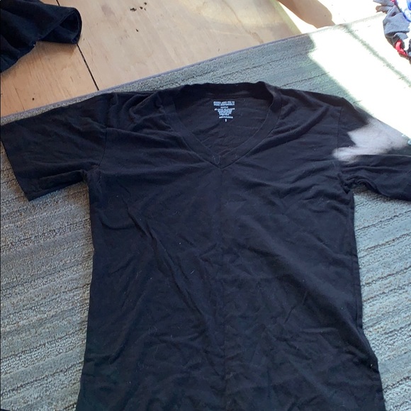 Black v-neck t-shirt. - Picture 4 of 4